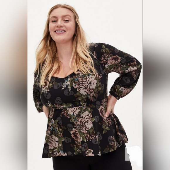 TORRID Black Skulls & Floral Sweetheart Kneck Peplum Crepe Top! NWT! - Picture 2 of 9